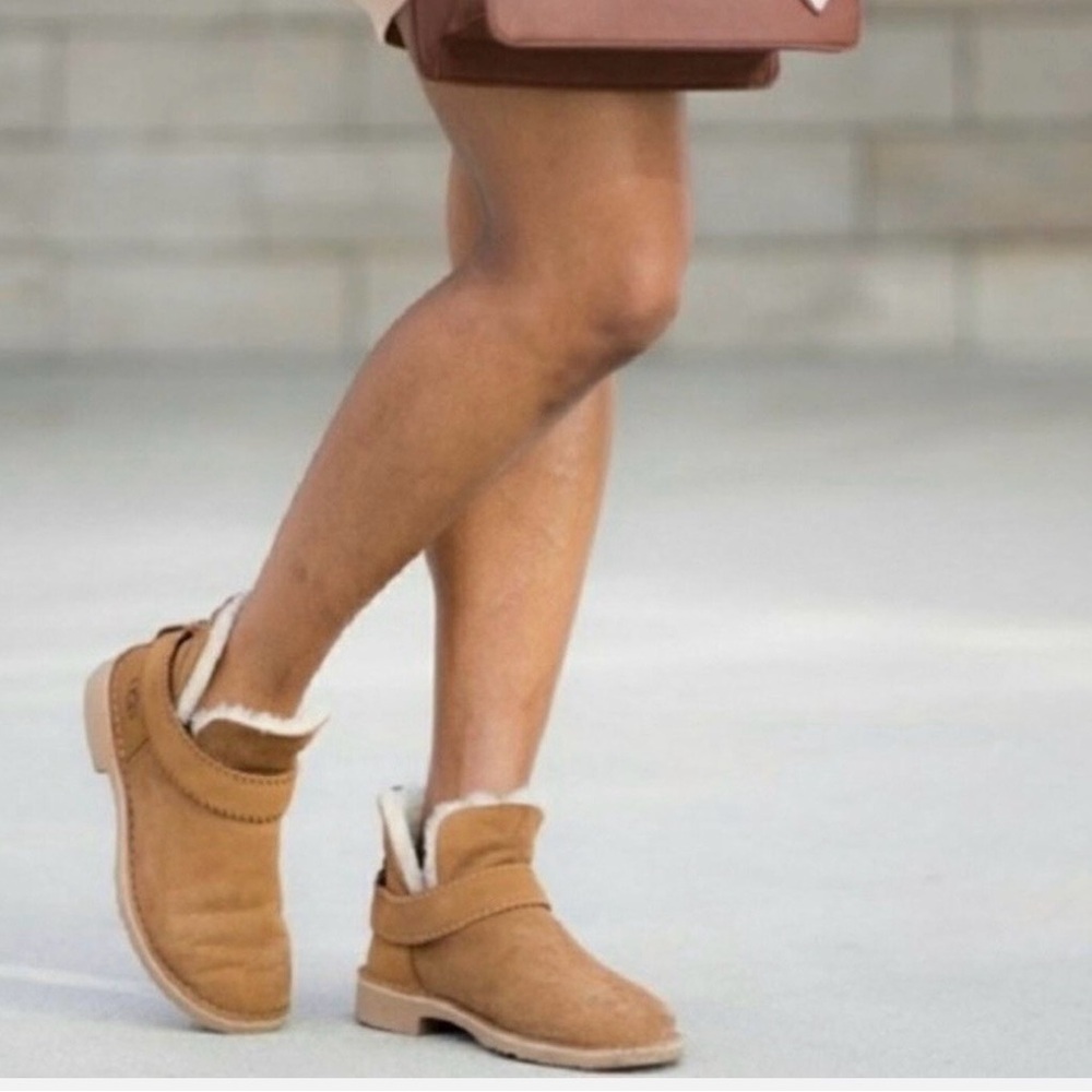 UGG McKay Classic Ankle Bootie in Chestnut Size 9.5 fits like 8.5